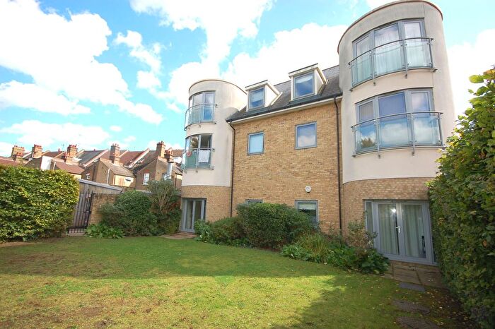 2 Bedroom Flat To Rent In Harwoods Road, Salisbury House, WD18