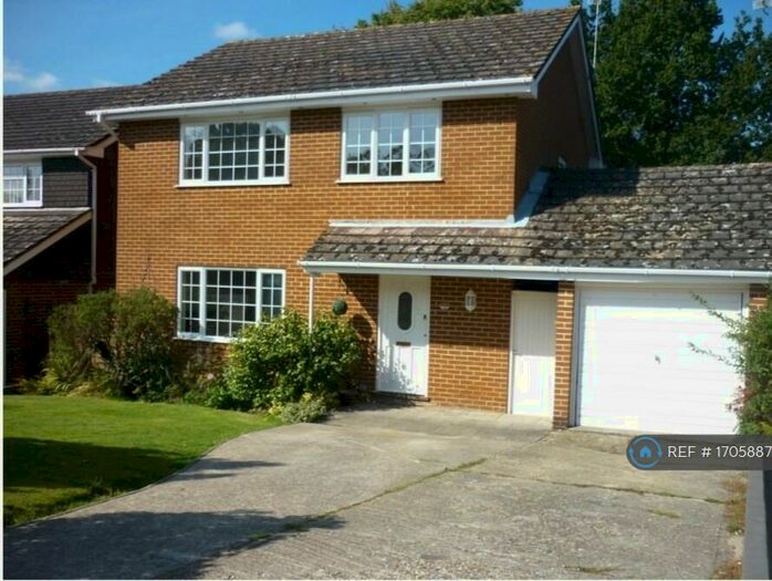 4 Bedroom Detached House To Rent In Bransgore, Christchurch, BH23