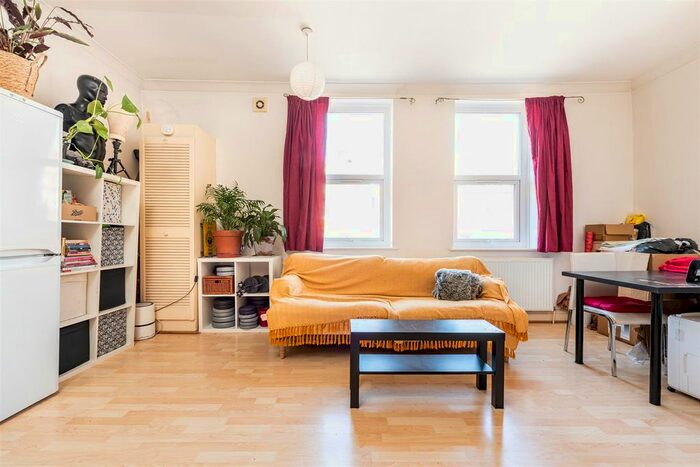 2 Bedroom Flat To Rent In Streatham High Road, London, SW16