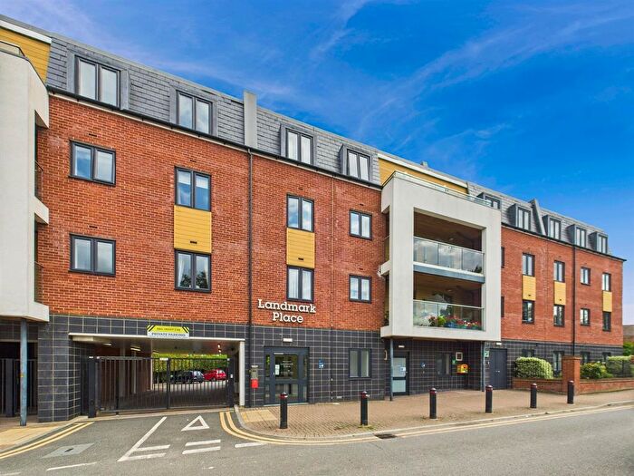 2 Bedroom Flat For Sale In Moorfield Road, Denham, Uxbridge, UB9