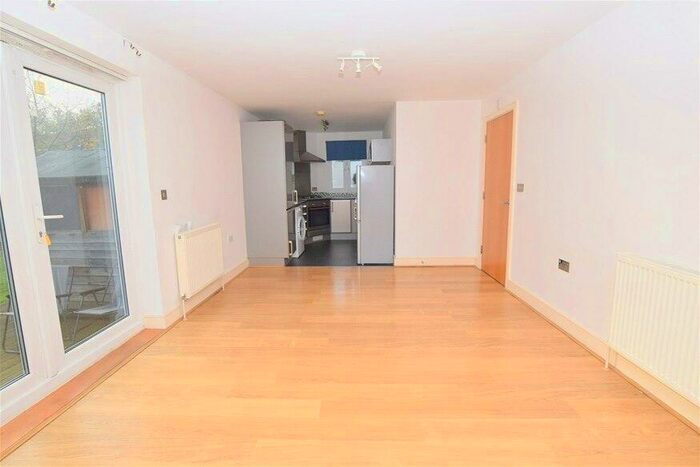 2 Bedroom Flat To Rent In Romside Place, Romford, RM7