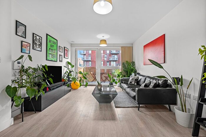 1 Bedroom Flat For Sale In Copenhagen Court, Pell Street, SE8