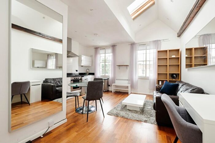 1 Bedroom Flat To Rent In Canonbury Road London, N1