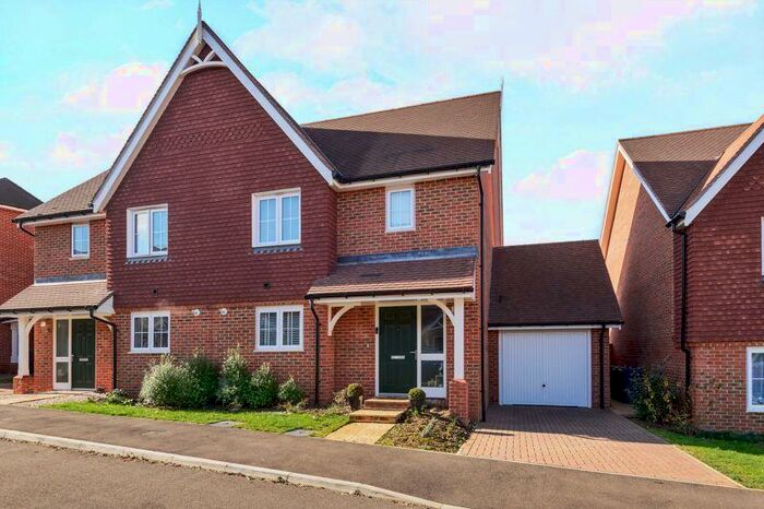 3 Bedroom Semi-Detached House To Rent In Weyburn Lane, Elstead, GU8
