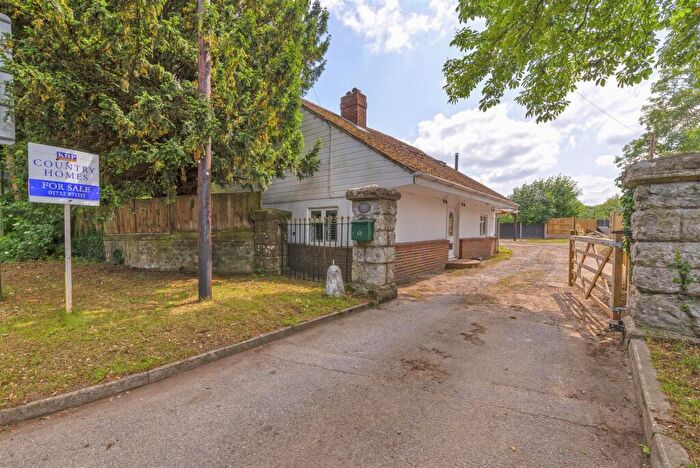 3 Bedroom Detached House For Sale In London Road, Leybourne, West Malling, ME19