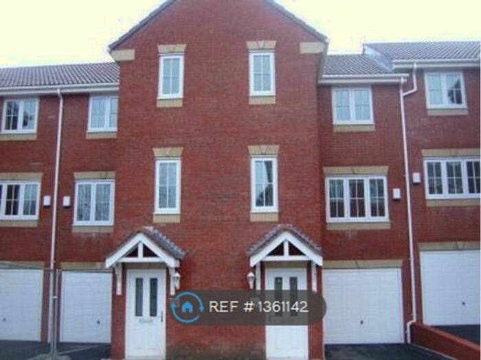 4 Bedroom Terraced House To Rent In Spring Place Gardens, Mirfield, WF14