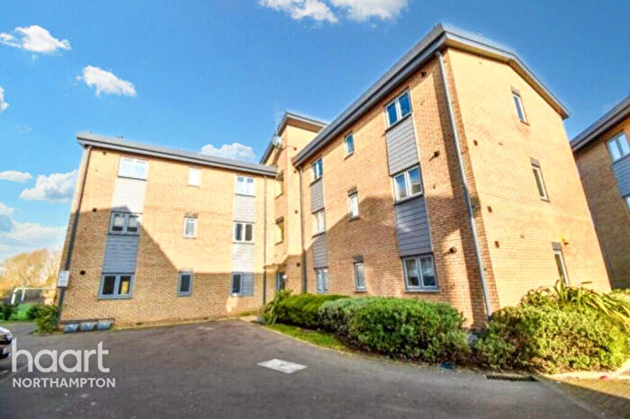 2 Bedroom Apartment For Sale In Old Towcester Road, Northampton, NN4