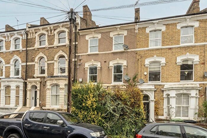 2 Bedroom Flat To Rent In Ferndale Road, Clapham, SW4