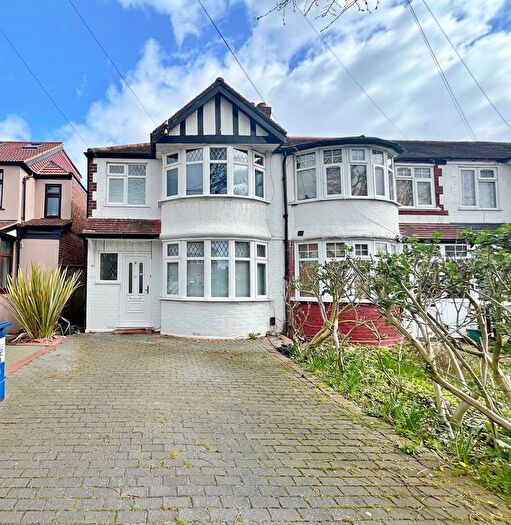 3 Bedroom Terraced House For Sale In Thames Avenue, Greenford, UB6