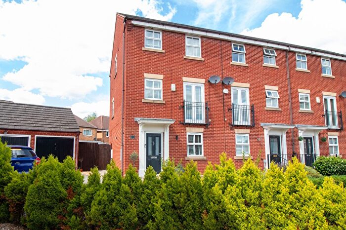 3 Bedroom End Of Terrace House For Sale In Green Close, Renishaw, S21