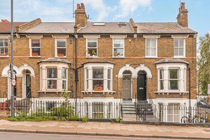 3 Bedroom Flat For Sale In Kenworthy Road, Homerton, E9
