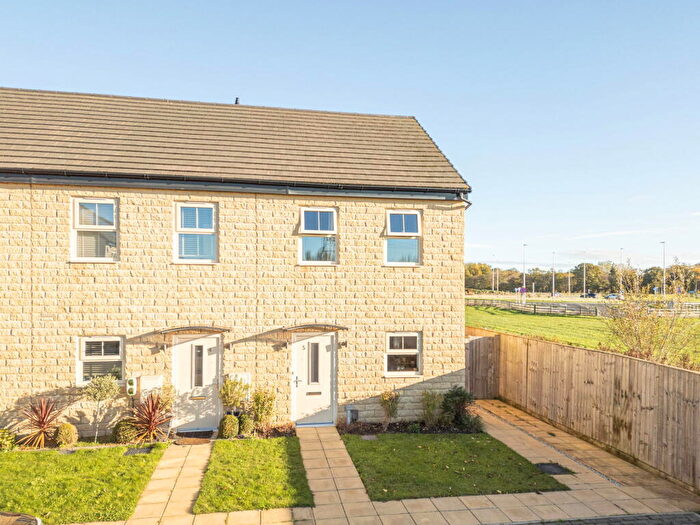 2 Bedroom Town House For Sale In Sark Court, Leeds, LS14