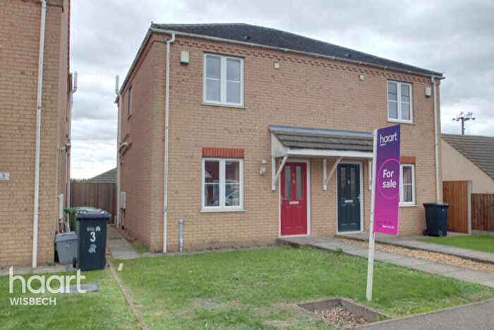 3 Bedroom Semi-Detached House For Sale In The Wroe, Emneth, PE14