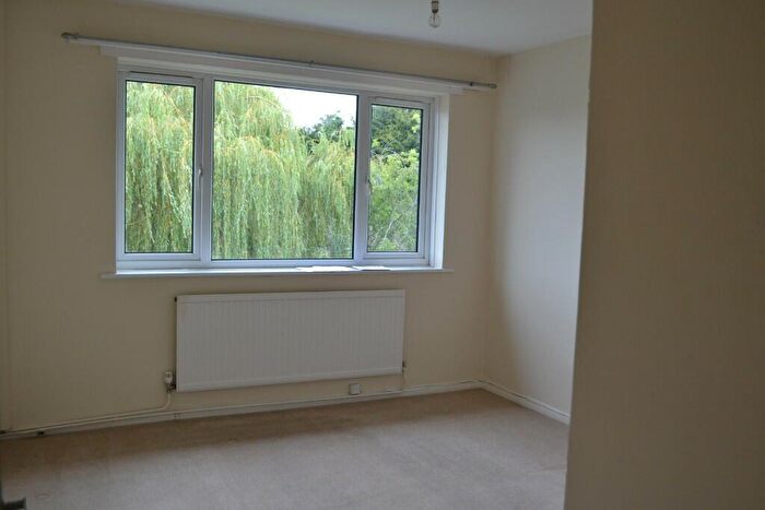 2 Bedroom Apartment For Sale In Sumner Road, Farnham, Surrey, GU9