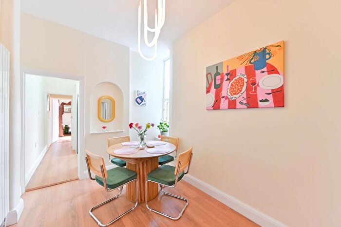 2 Bedroom Flat For Sale In Colson Road, East Croydon, Croydon, CR0