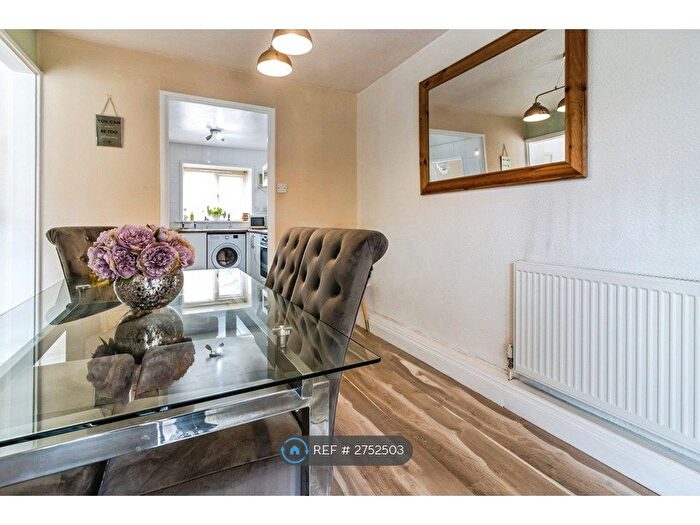 2 Bedroom Terraced House To Rent In Mccready Drive, Salford, M5