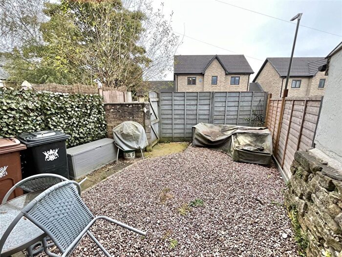 2 Bedroom Terraced House For Sale In Lambgates, Hadfield, Glossop, SK13