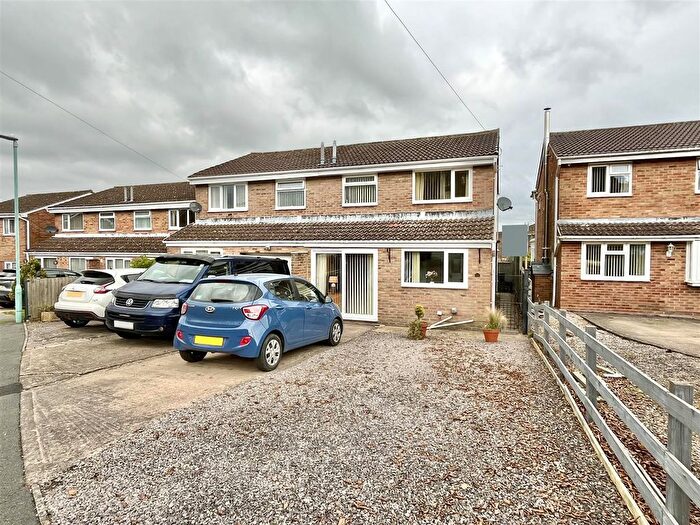 3 Bedroom Semi-Detached House For Sale In Crooked End Place, Ruardean, GL17