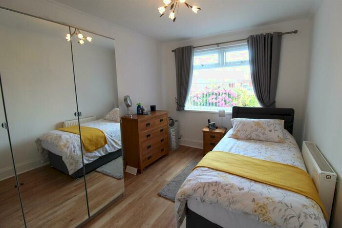 2 Bedroom Semi-Detached Bungalow For Sale In Mansfield Avenue, Denton, Manchester, M34