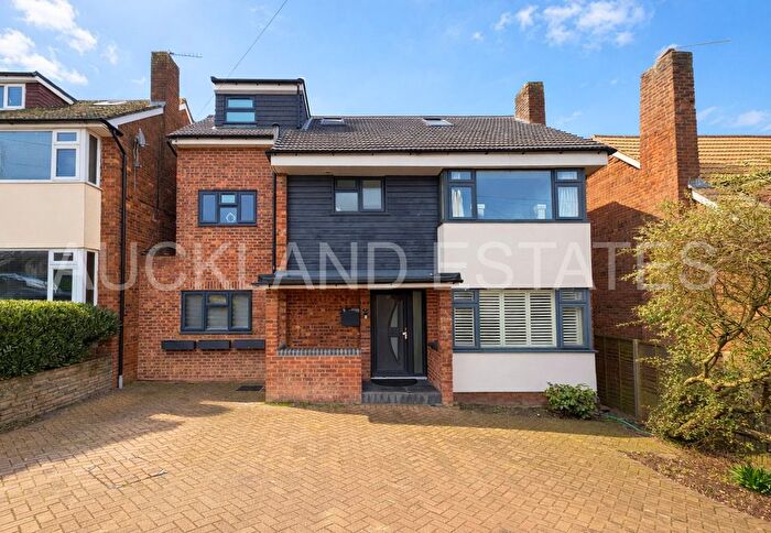 4 Bedroom Detached House For Sale In Penshurst Road, Potters Bar, EN6