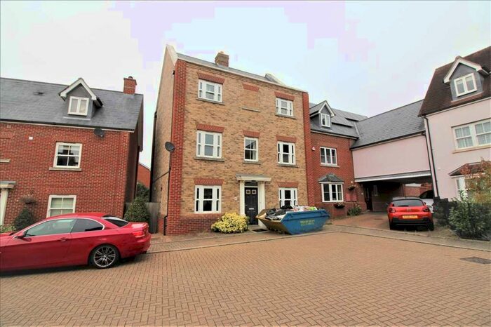 4 Bedroom Detached House To Rent In Bedroom Town House - Colchester, CO1