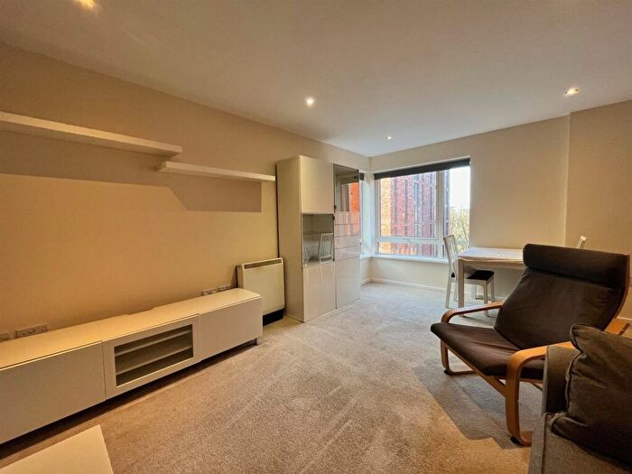2 Bedroom Flat To Rent In The Citadel, Ludgate Hill, Manchester, M4