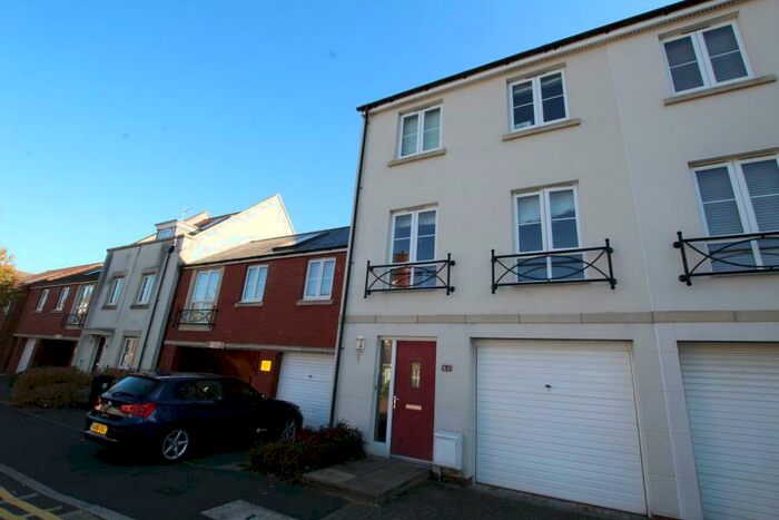 6 Bedroom Town House To Rent In Eastfields Road - Stoke Gifford, BS16