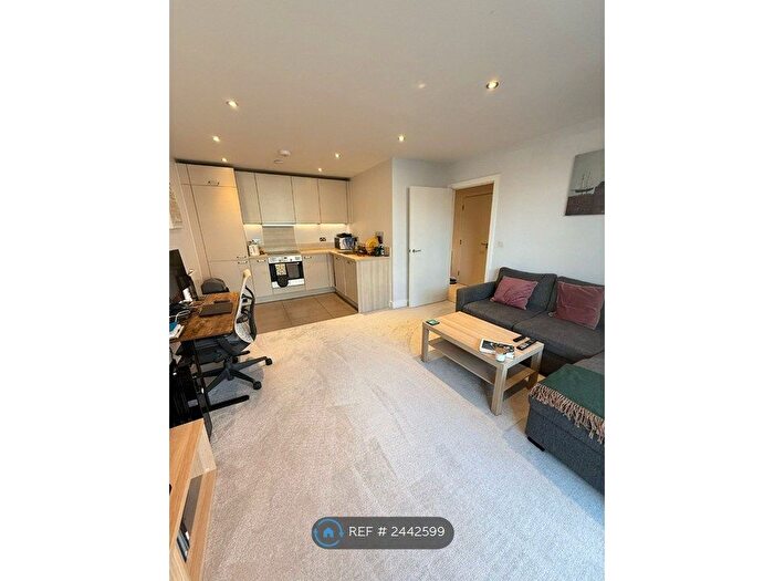 1 Bedroom Flat To Rent In Drake Way, Reading, RG2