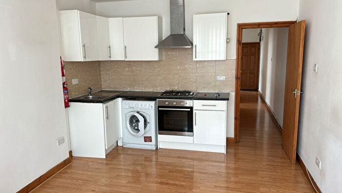 2 Bedroom Flat To Rent In Vicarage Parade, West Green Road, London, N15