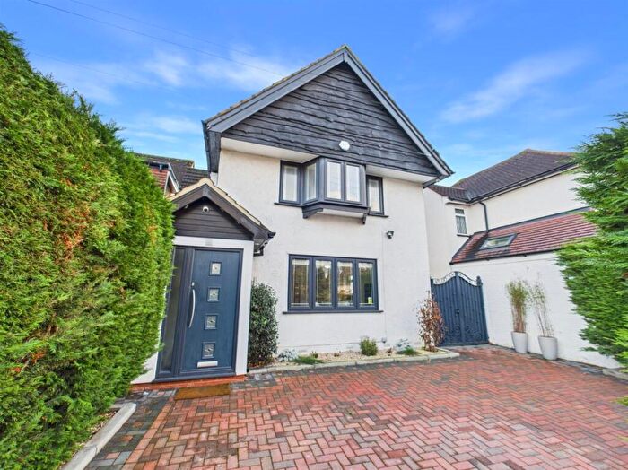 4 Bedroom Detached House For Sale In Eastcote Road, Ruislip, HA4