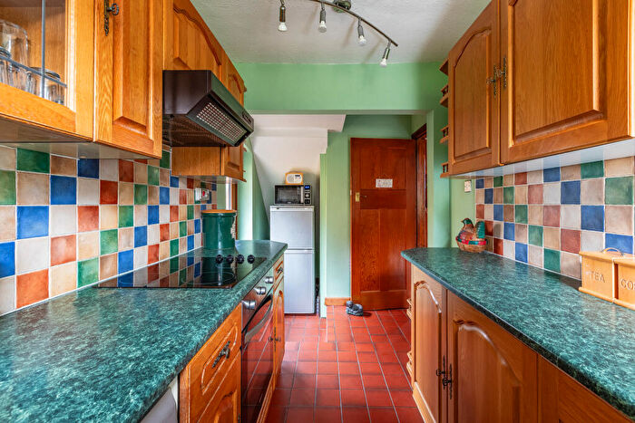 3 Bedroom Semi-Detached House For Sale In Portway, Sea Mills, Bristol, BS9 - Photo 10