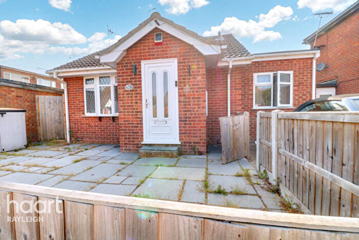 3 Bedroom Detached Bungalow For Sale In Tilburg Road, Canvey Island, SS8