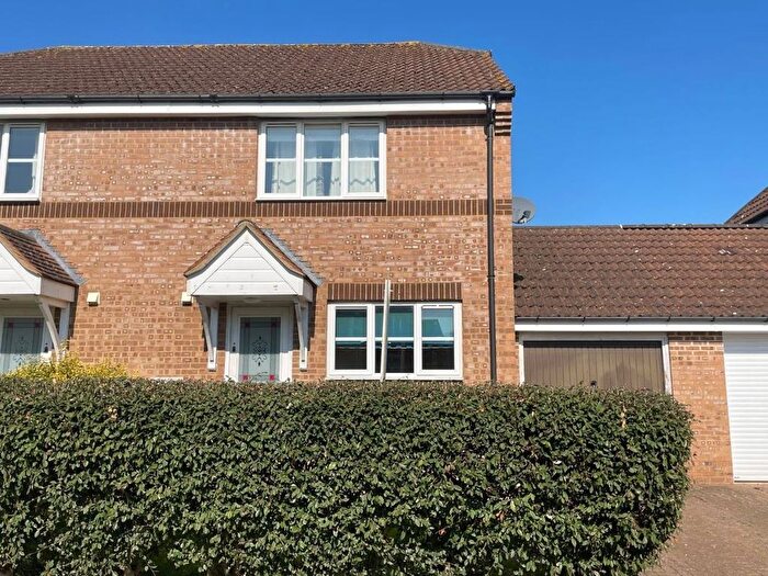 3 Bedroom Semi Detached House For Sale In Plymouth Grove, Tattenhoe, Buckinghamshire, MK4