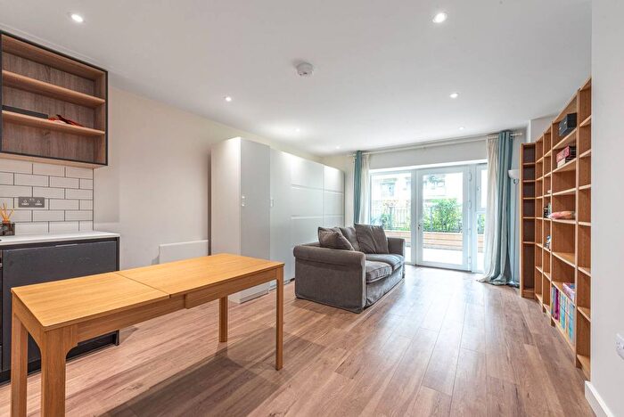 1 Bedroom Flat For Sale In Beaufort Square, Colindale, London, NW9
