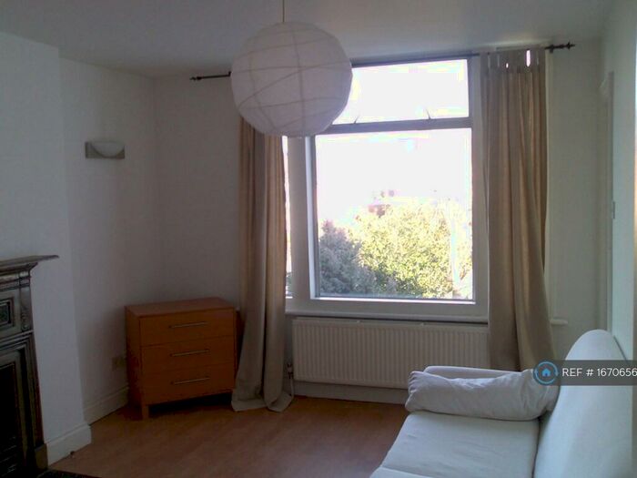 1 Bedroom Flat To Rent In Clifford Avenue, London, SW14