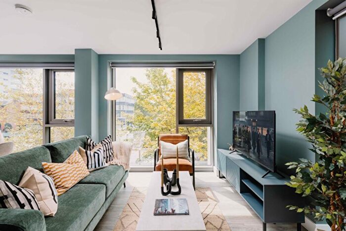 2 Bedroom Apartment To Rent In Inkwell Place, Birmingham, B16