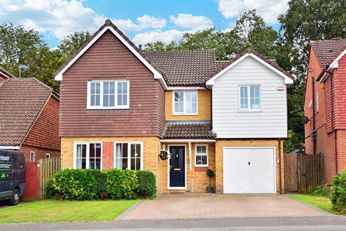 4 Bedroom Detached House For Sale In Canon Woods Way, Kennington, Kent, TN24