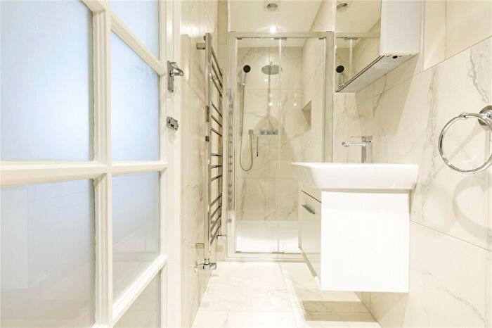 2 Bedroom Apartment To Rent In Highbury Park, Highbury, Islington, London, N5