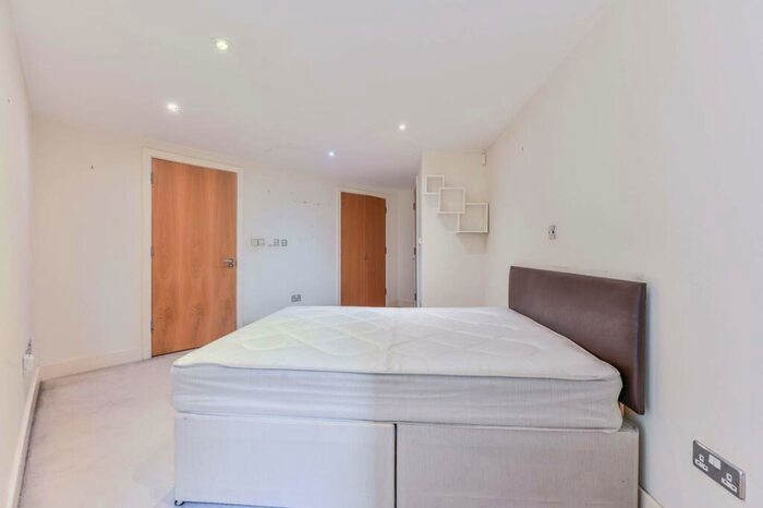 2 Bedroom Flat To Rent In Battersea High Street, Battersea, London, SW11