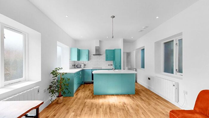 3 Bedroom Flat To Rent In Mora Road, London, NW2