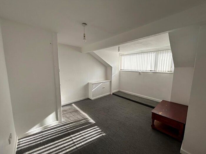 1 Bedroom House To Rent In Huntly Road, Kensington, L6