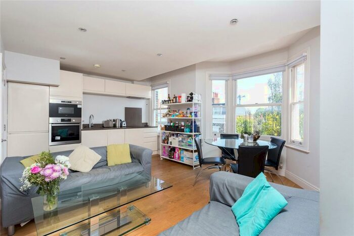 3 Bedroom Maisonette To Rent In Cruden Street, Islington, N1