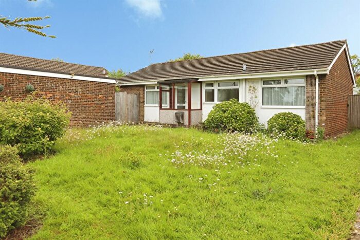 3 Bedroom Detached Bungalow For Sale In Stoneleigh Close, East Grinstead, RH19