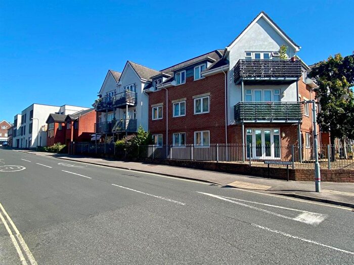 2 Bedroom Flat For Sale In Old Dairy Close, Fleet, GU51