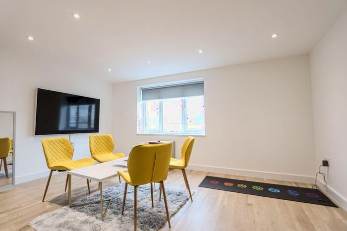 1 Bedroom Flat To Rent In Windmill Place, Southall, UB2