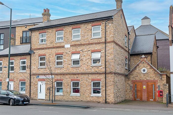 2 Bedroom Flat For Sale In Boatrace Court, Mortlake High Street, SW14