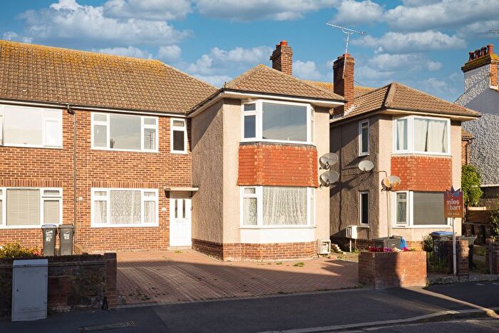 2 Bedroom Flat For Sale In Swinburne Avenue, Broadstairs, CT10