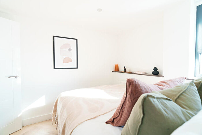 1 Bedroom Apartment To Rent In Apt, Churchill House Residence #, LS1