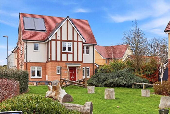 3 Bedroom Detached House For Sale In Anne Close, Rochford, Essex, SS4