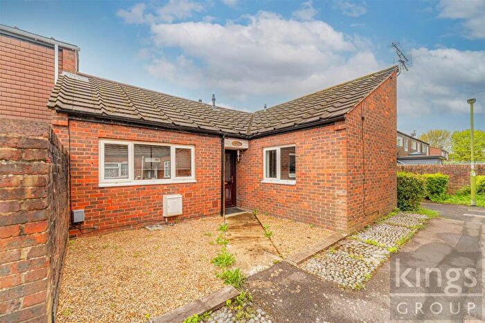 4 Bedroom Bungalow For Sale In Wheatcroft, Cheshunt, Waltham Cross, EN7